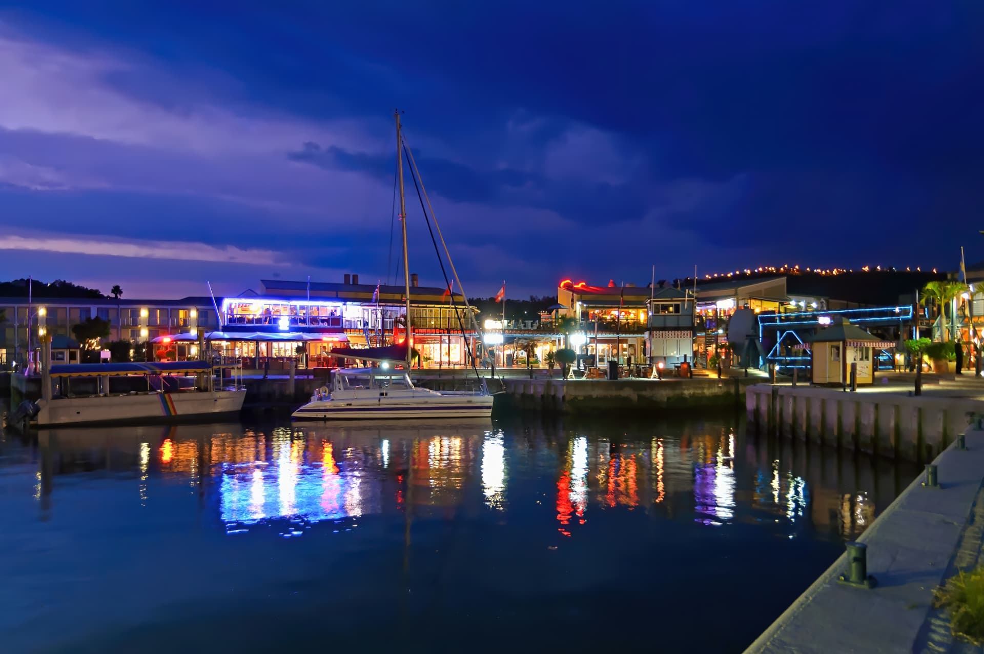 The Knysna waterfront lit up at night